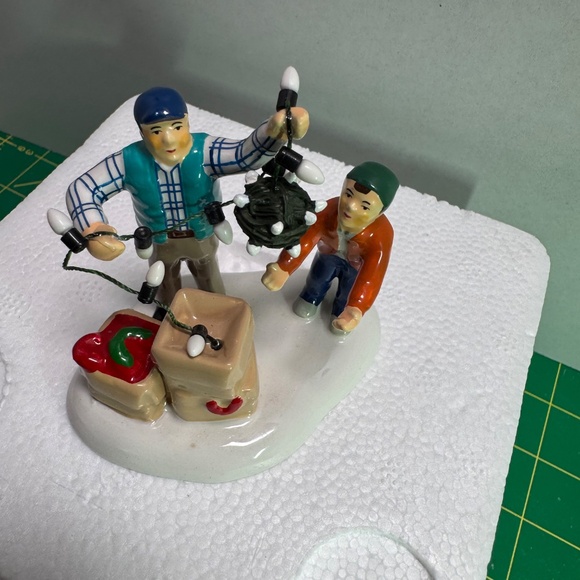 Depart. 56 National Lampoon's Christmas Vacation Clark & Rusty - Picture 5 of 6